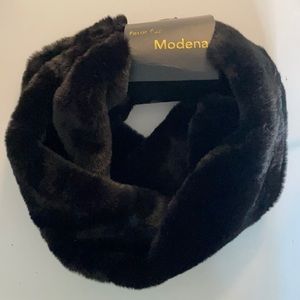 New With Tags Black Modena Faux Fur Circle Scarf